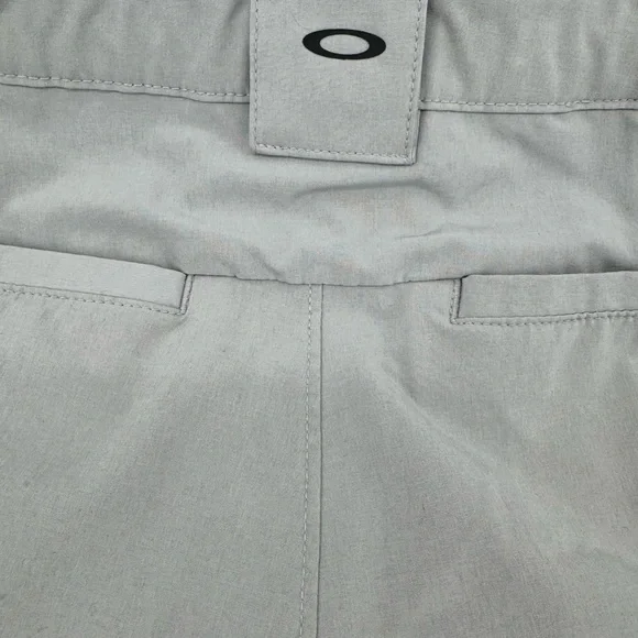Oakley Men's Gray Flat-Front Performance Shorts size 36 - Picture 4 of 7